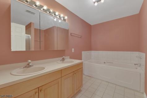 28 Berkeley Square Watchung NJ 07922