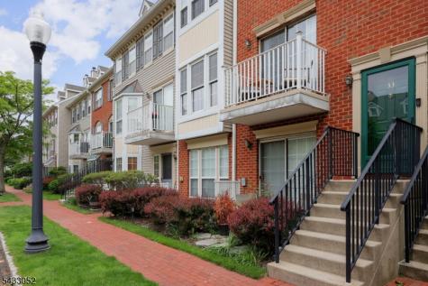 33 Dogwood Street Jersey City NJ 07305