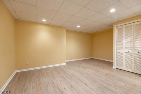 23 Foxboro Lane West Milford NJ 07480