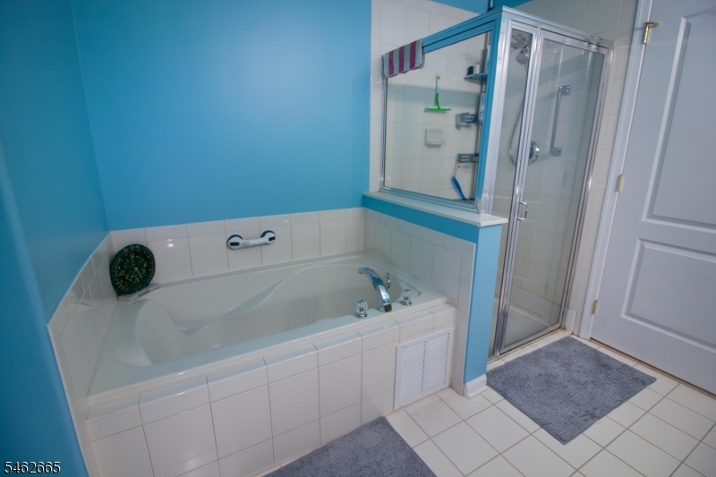2202 Avery Court Franklin NJ 08873