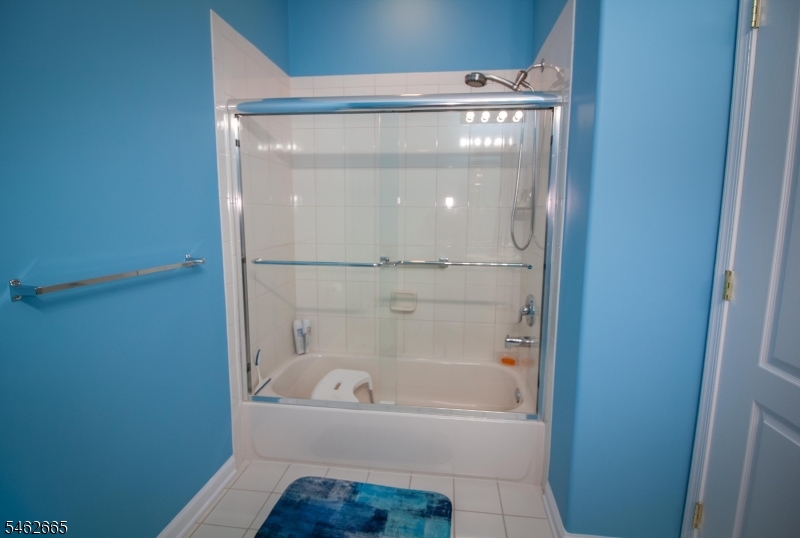 2202 Avery Court Franklin NJ 08873