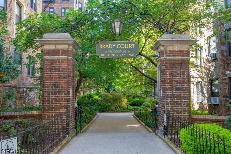 756 Brady New York NJ 10462