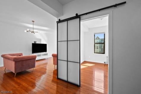 756 Brady New York NJ 10462