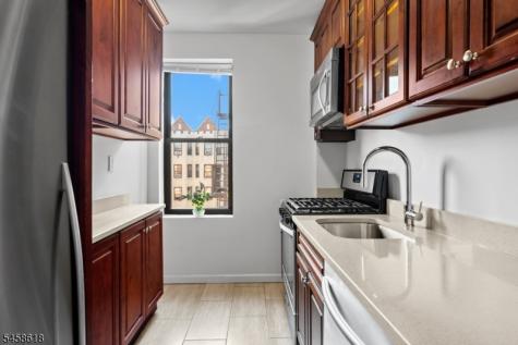 756 Brady New York NJ 10462