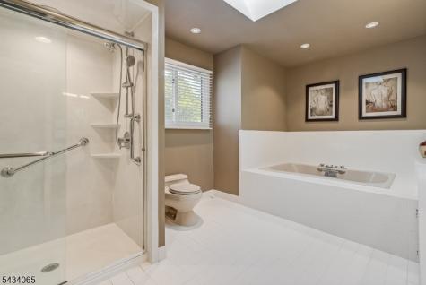 22 Hunters Circle Tewksbury NJ 08833