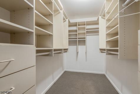 22 Hunters Circle Tewksbury NJ 08833