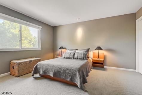 22 Hunters Circle Tewksbury NJ 08833