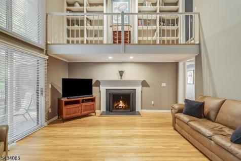 22 Hunters Circle Tewksbury NJ 08833