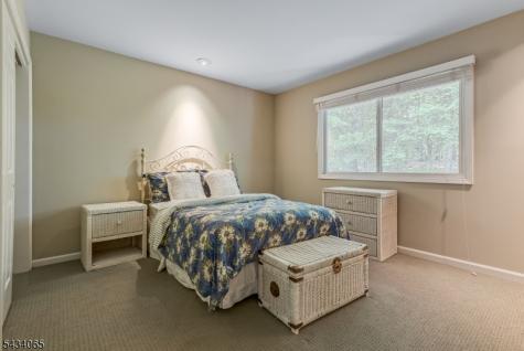 22 Hunters Circle Tewksbury NJ 08833