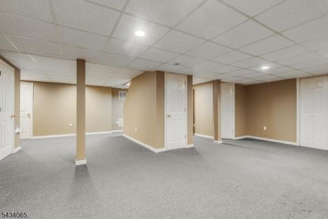 22 Hunters Circle Tewksbury NJ 08833