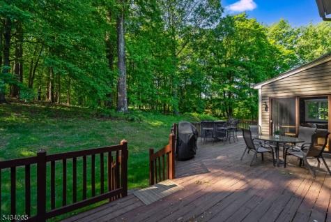 22 Hunters Circle Tewksbury NJ 08833