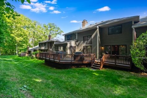 22 Hunters Circle Tewksbury NJ 08833