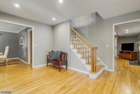 22 Hunters Circle Tewksbury NJ 08833