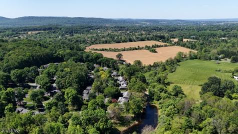 22 Hunters Circle Tewksbury NJ 08833