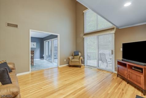 22 Hunters Circle Tewksbury NJ 08833