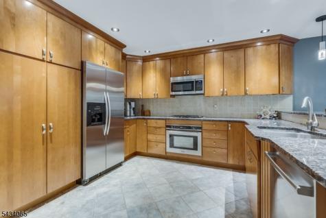 22 Hunters Circle Tewksbury NJ 08833