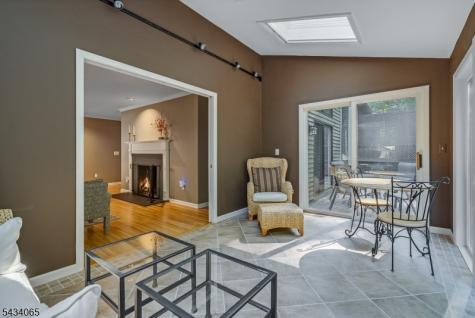 22 Hunters Circle Tewksbury NJ 08833