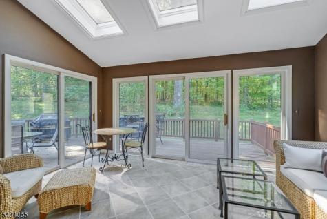 22 Hunters Circle Tewksbury NJ 08833