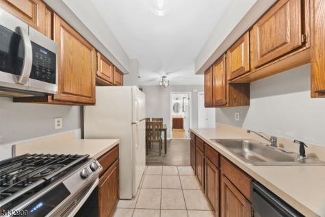 10 Stonyridge Drive Lincoln Park NJ 07035