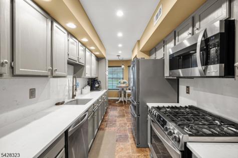 8 Delaware Lane Branchburg NJ 08876