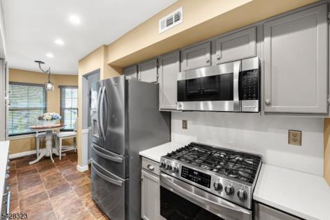 8 Delaware Lane Branchburg NJ 08876