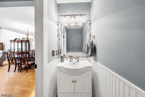 8 Delaware Lane Branchburg NJ 08876