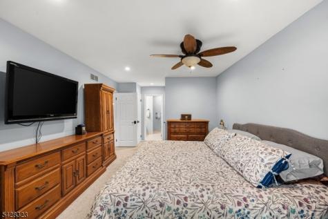 8 Delaware Lane Branchburg NJ 08876