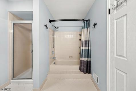 8 Delaware Lane Branchburg NJ 08876