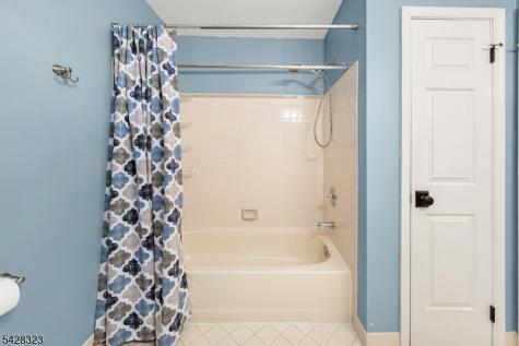 8 Delaware Lane Branchburg NJ 08876