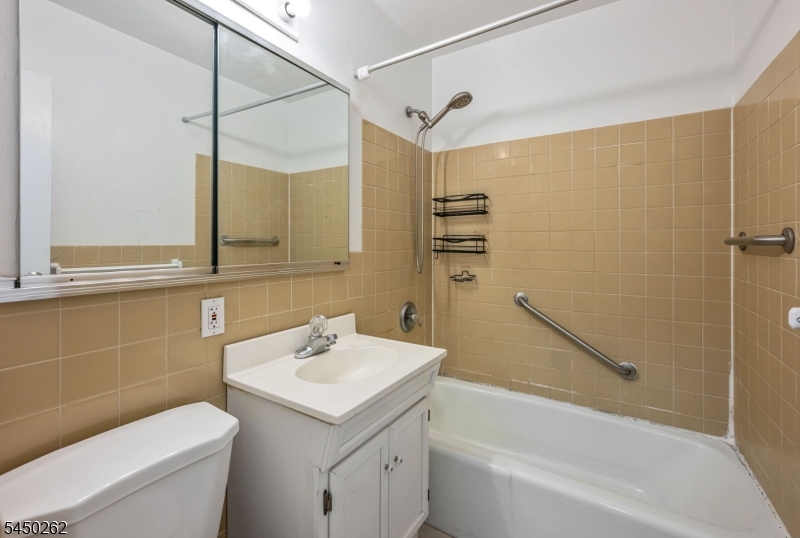 44 S Main Street Lodi NJ 07644
