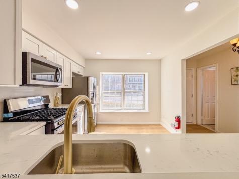 386 Inwood Court Franklin NJ 08873