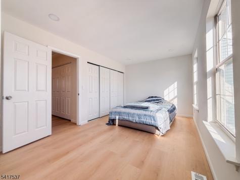 386 Inwood Court Franklin NJ 08873
