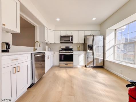 386 Inwood Court Franklin NJ 08873