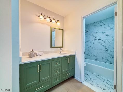 386 Inwood Court Franklin NJ 08873