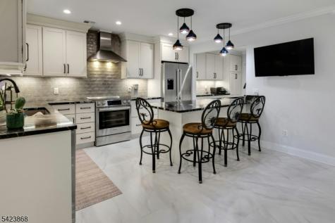 8 Pembroke Drive Mendham NJ 07945