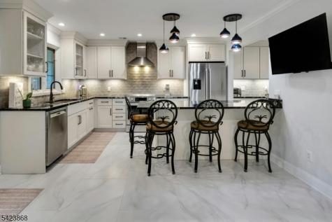 8 Pembroke Drive Mendham NJ 07945