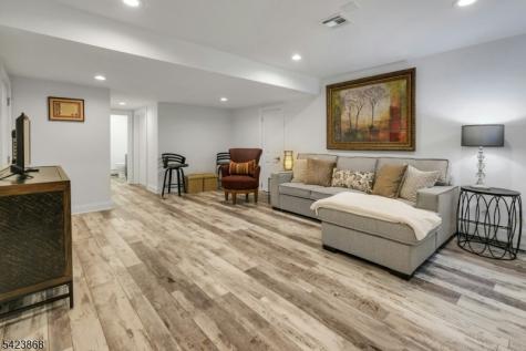 8 Pembroke Drive Mendham NJ 07945