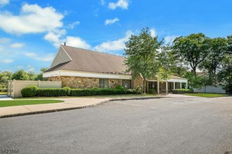 8 Pembroke Drive Mendham NJ 07945