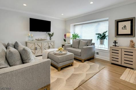 8 Pembroke Drive Mendham NJ 07945