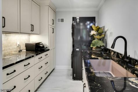 8 Pembroke Drive Mendham NJ 07945
