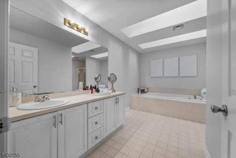 27 Cobblestone Terrace Montville NJ 07045