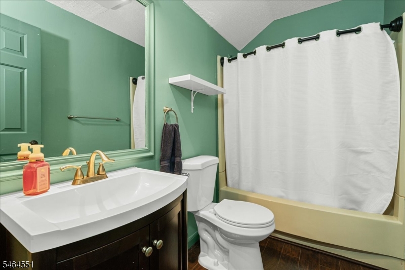 26 Red Oak Terrace Jefferson NJ 07438