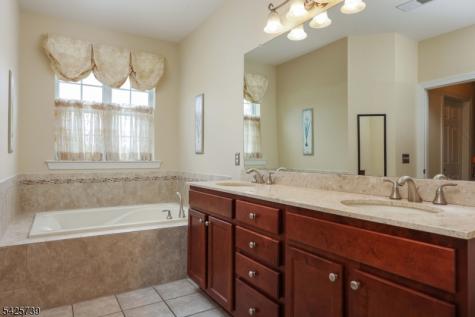 5110 Enclave Circle Franklin NJ 08873