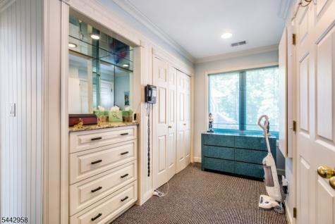 32 Robinhood Drive Mountain Lakes NJ 07046