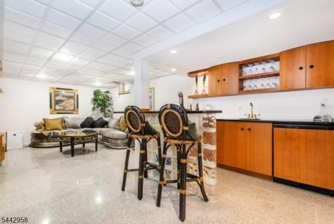 32 Robinhood Drive Mountain Lakes NJ 07046