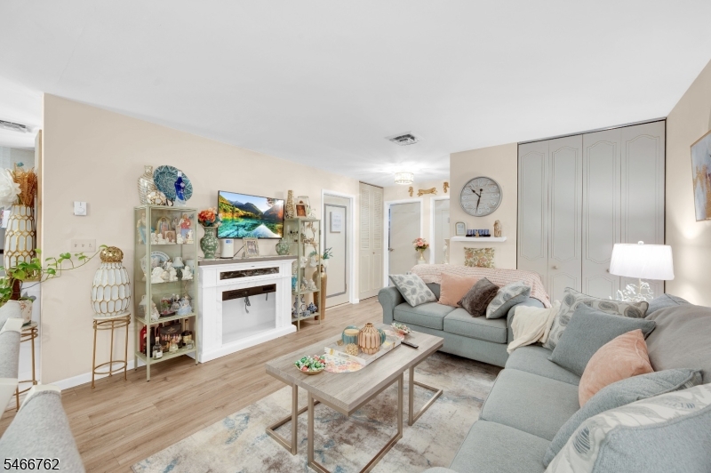 316 Coventry Court Lakewood NJ 08701