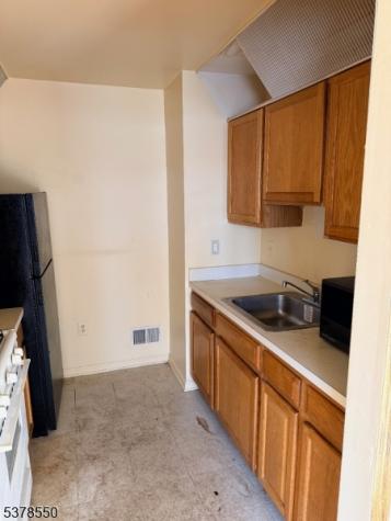 49 Wickliffe Street Newark NJ 07103