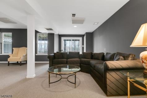20 Hopkinson Court Bernards NJ 07920