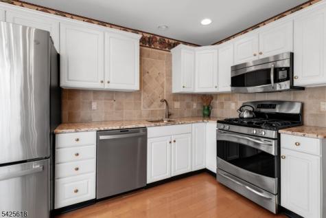 20 Hopkinson Court Bernards NJ 07920
