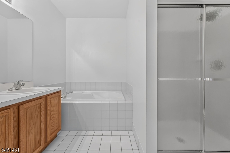 27 La Costa Drive Clinton NJ 08801